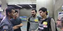 PM entrou em confronto com grevistas na manhã desta sexta na estação Ana Rosa do Metrô  Foto: Fábio Santos / Terra