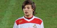 Louis Tomlinson, do One Direction, negocia compra de clube de futebol  Foto: Twitter / Reprodução