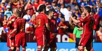 Espanha comemora gol de David Villa na vitória contra El Salvador  Foto: AFP