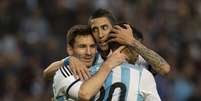 <p>Messi comemora com Agüero e Di María</p>  Foto: AP