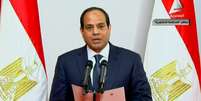 Al-Sisi jurou seu cargo perante os magistrados do Constitucional e um grupo de convidados, entre os quais estavam os membros do atual governo - que renunciará em bloco -, personalidades políticas e religiosas, e sua família  Foto: Reuters
