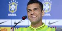 <p>Daniel Alves durante entrevista da Seleção Brasileira nesta segunda-feira</p>  Foto: Ricardo Matsukawa / Terra