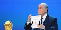 Desde anúncio de Blatter colocando Catar como sede da Copa em 2022, polêmicas cercam entidade  Foto: Getty Images 