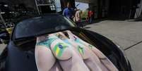 <p>Ousado, carro exibe bumbuns com bandeira do Brasil</p>  Foto: AFP