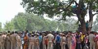 <p>Em 31 de maio, duas adolescentes foram encontradas enforcadas em uma &aacute;rvore, ap&oacute;s terem sido estupradas, na&nbsp;aldeia Katra, norte do estado de Uttar Pradesh, &Iacute;ndia</p>  Foto: AP