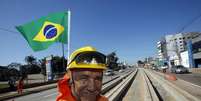 <p>O nível de engajamento do brasileiro ajudou a América Latina a manter seu índice na casa dos 70% - o índice baixou 4% nos demais países</p>  Foto: Eric Gaillard / Reuters