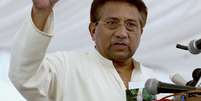 <p>O ex-presidente do Paquist&atilde;o e l&iacute;der militar Pervez Musharraf aborda&nbsp;simpatizantes&nbsp;em sua casa em Islamabad, Paquist&atilde;o, em 15 de abril de&nbsp;2013&nbsp;</p>  Foto: AP