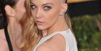 A atriz Natalie Dormer ousou com um lado da cabeça totalmente raspado   Foto: Shutterstock