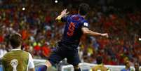 Van Persie comemora o quarto gol holandês  Foto: Reuters