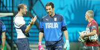 <p>Gianluigi Buffon pode desfalcar itália na estreia da Copa do Mundo</p>  Foto: Ricardo Matsukawa / Terra