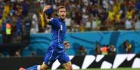 Marchisio comemora o gol que abriu o placar da partida para a Itália  Foto: AFP