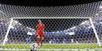 Goleiro da Bósnia volta para pegar a bola dentro da rede no gol argentino  Foto: Reuters