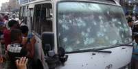 Os agressores abriram fogo contra o veículo no bairro Dar Saad, no norte Áden, e após o assalto fugiram da região  Foto: Stringer / Reuters