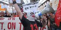 Os ferroviários franceses continuaram com a greve nesta segunda-feira, com isso a paralisação chega ao 6º dia  Foto: AFP