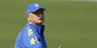 <p>Luiz Felipe Scolari durante treino da seleção brasileira na Granja Comary</p>  Foto: Marcelo Regua / Reuters