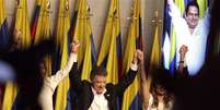 <p>Juan Manuel Santos foi reeleito neste domingo com cerca de 50% dos votos no segundo turno eleitoral</p>  Foto: AP