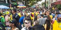 <p>Nesta terça-feira, torcedores se reuniram na Vila Madalena para acompanhar o jogo entre Brasil e México</p>  Foto: Bruno Santos / Terra