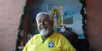 <p>Rubén Aguirre ganhou camisa do Brasil de um fã no México</p>  Foto: Facebook / Reprodução