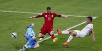 <p>Sergio Ramos manteve a cabeça erguida e exaltou as conquistas recentes da Espanha, mas reconheceu superioridade do Chile</p>  Foto: Reuters