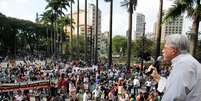 Grevistas fazem ato na praça da Sé  Foto: Fábio H. Mendes / Futura Press