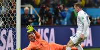 <p>Rooney marcou, mas Inglaterra está em situação complicada</p>  Foto: AFP