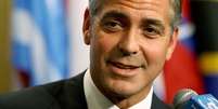 Em 2006, Clooney responde a perguntas durante uma entrevista coletiva ap&oacute;s dirigir o Conselho de Seguran&ccedil;a das Na&ccedil;&otilde;es Unidas sobre Darfur, em Nova York  Foto: Getty Images 