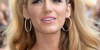 Blake Lively aposta em estilo retr&ocirc; para o tapete vermelho    Foto: Getty Images