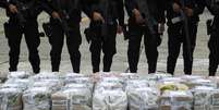 <p>Foram também 15 laboratórios de droga, com 5,5 toneladas de pasta de cocaína</p>  Foto: Reuters