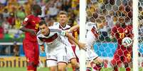 Klose comemora o gol de empate contra Gana, seu 15º em Copas do Mundo, igualando a marca do brasileiro Ronaldo  Foto: Getty Images 