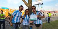 <p>Torcedores argentino vem ao Brasil à procura de ingressos</p>  Foto: Daniel Favero / Terra