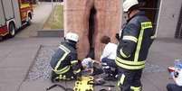 <p>Jovem teve que ser resgatado por uma equipe de 22 bombeiros</p>  Foto: Corpo de Bombeiros de Tübingen / Divulgação