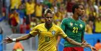 <p>Neymar comemora um dos gols marcados contra Camarões</p>  Foto: Dominic Ebenbichler / Reuters