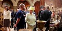 <p>Foto da rainha durante o passeio</p>  Foto: Pool / Arthur Allison / AFP