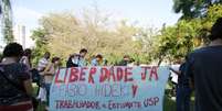 <p>Durante ato na Assembleia Legislativa, sindicato pede liberta&ccedil;&atilde;o de&nbsp;funcion&aacute;rio da USP</p>  Foto: Lin Ko / Futura Press