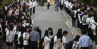 Volta às aulas dos alunos foi marcada por bastante emoção  Foto: Reuters