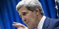<p>O secretário de Estado norte-americano, John Kerry, participa de entrevista à imprensa na embaixada dos EUA, em Bagdá, em 23 de junho</p>  Foto: Reuters
