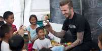 <p>"Não podemos fechar os olhos para as dezenas de milhares de crianças que morrem todos os dias", diz Beckham no site da Unicef</p>  Foto: Facebook/ Unicef / Reprodução