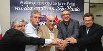 Padilha (de casaco cinza) entre integrantes da diretoria estadual do Partido da Rep&uacute;blica  Foto: PR-SP / Divulga&ccedil;&atilde;o