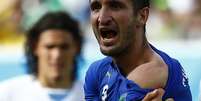 <p>Chiellini reclama de mordida dada por Suárez</p>  Foto: Tony Gentile / Reuters