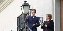 <p>Príncipe Harry (à esq.) conversa com a presidente do Chile, Michelle Bachelet</p>  Foto: Reuters