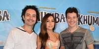 Rodrigo Faro, Sabrina Sato e Marco Luque posam juntos na pré-estreia do filme Khumba, em São Paulo  Foto: Caio Duran / AgNews