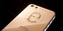 <p>O Putin Phone é anunciado como a melhor forma de expressar patriotismo</p>  Foto: Facebook / Reprodução