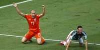 Robben pede pênalti para a Holanda durante jogo contra o México  Foto: Mike Blake / Reuters