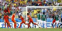 Sneijder celebra gol de empate contra o México  Foto: Marcelo del Pozo / Reuters