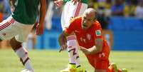 <p>Robben admitiu que tentou simular um pênalti na vitória holandesa sobre o México nas oitavas</p>  Foto: Murad Sezer / Reuters