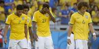 <p>Seleção Brasileira novamente não poderá jogar com seu uniforme de número 1 completo</p>  Foto: Ricardo Matsukawa / Terra