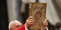 <p>Papa Francisco na missa deste domingo, quando concedeu o P&aacute;lio</p>  Foto: Riccardo de Luca / AP