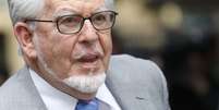 <p>O apresentador Rolf Harris chega ao tribunal em Londres, em 26 de junho</p>  Foto: Luke MacGregor / Reuters