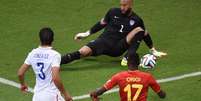 <p>Goleiro americano começou a trabalhar no primeiro minuto do confronto</p>  Foto: Pedro Ugarte / AFP