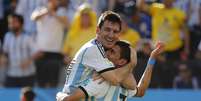 <p>Messi e Di Maria comemoram gol da Argentina durante jogo contra a Suíça</p>  Foto: Ricardo Matsukawa / Terra